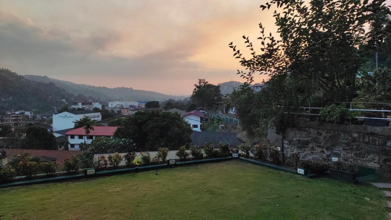 Marvel Hills Kandy Exterior foto