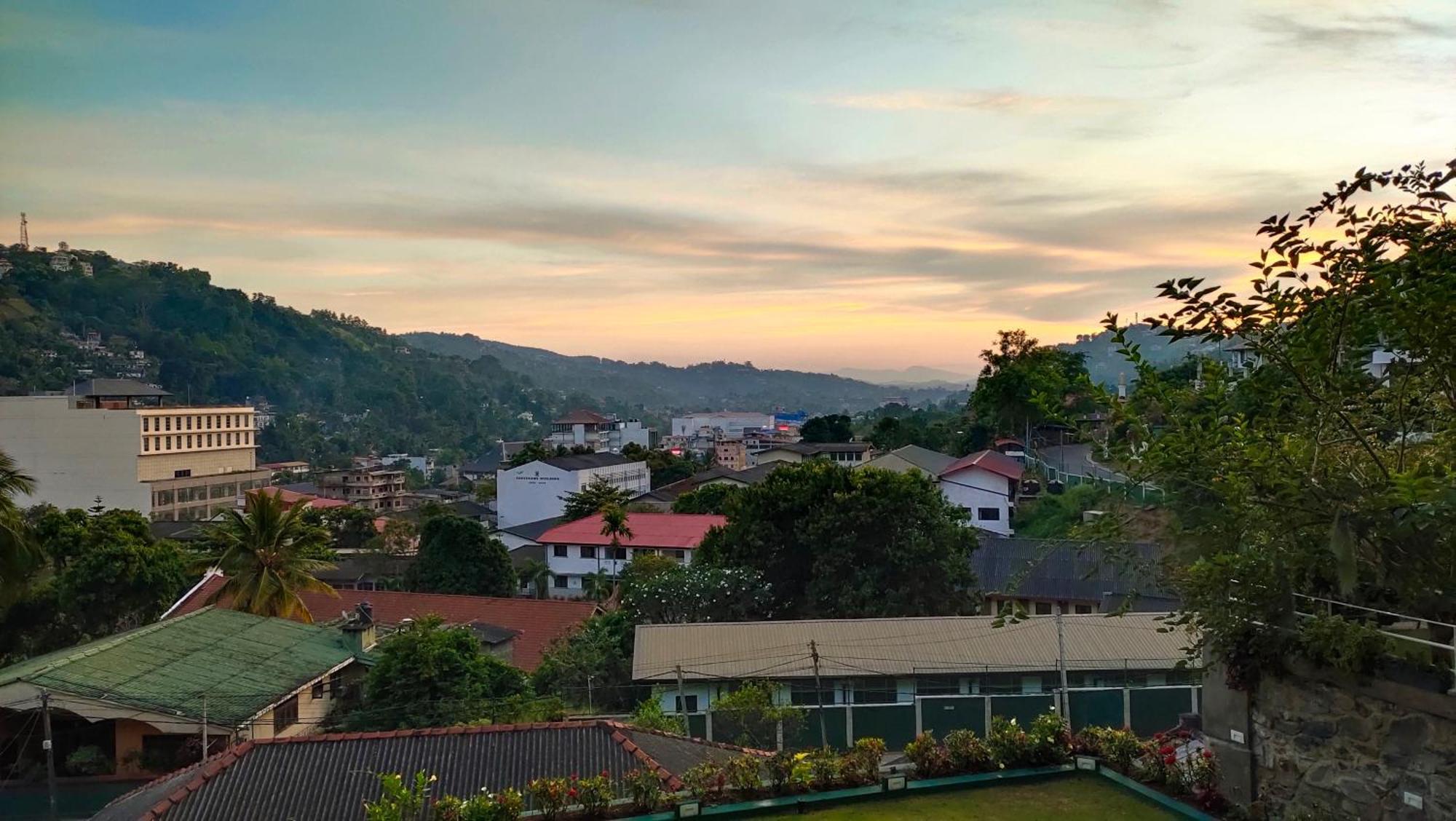 Marvel Hills Kandy Exterior foto